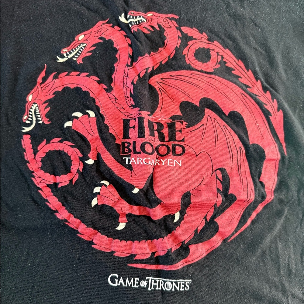 Game of Thrones Targaryen Black and Red Women’s Fitted T-Shirt. Size M